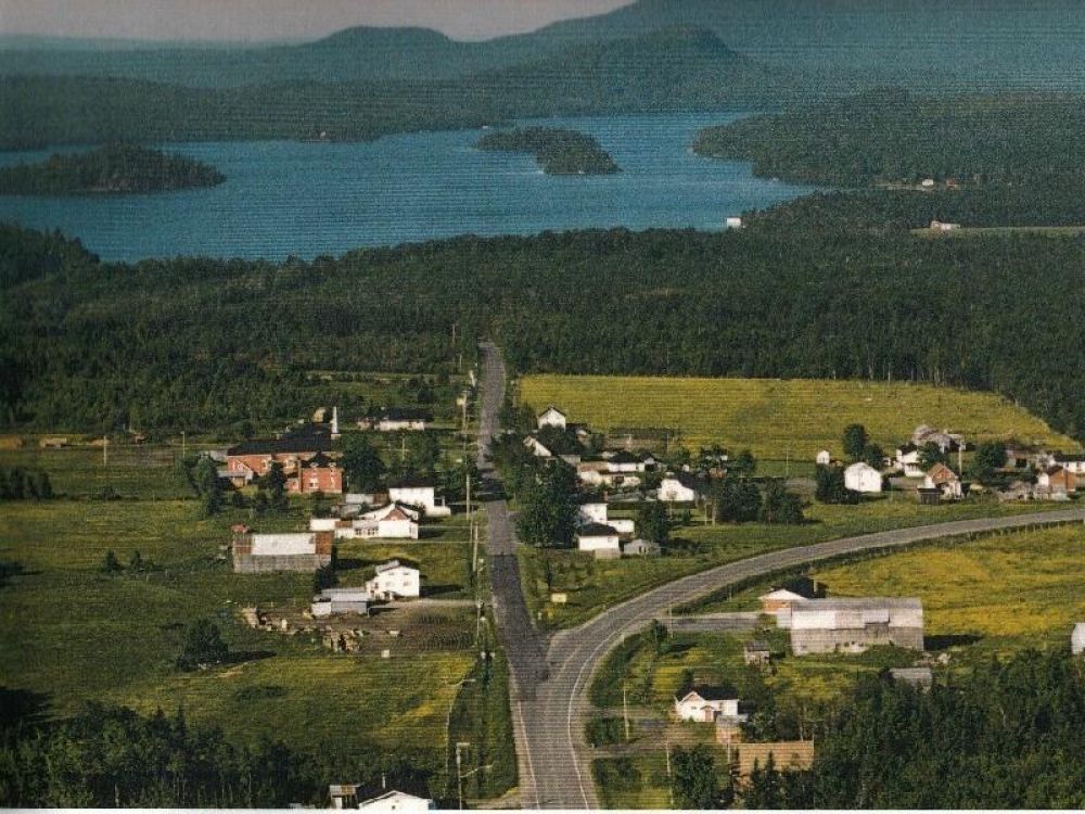 Vue aérienne des Sts-Martyrs-Canadiens